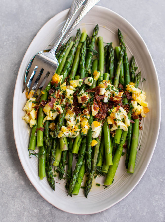 Asparagus Mimosa with crispy prosciutto