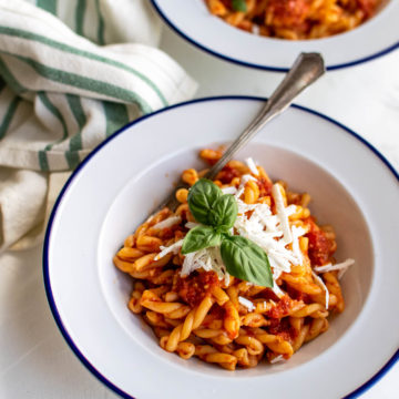 Blender cherry tomato sauce with pasta