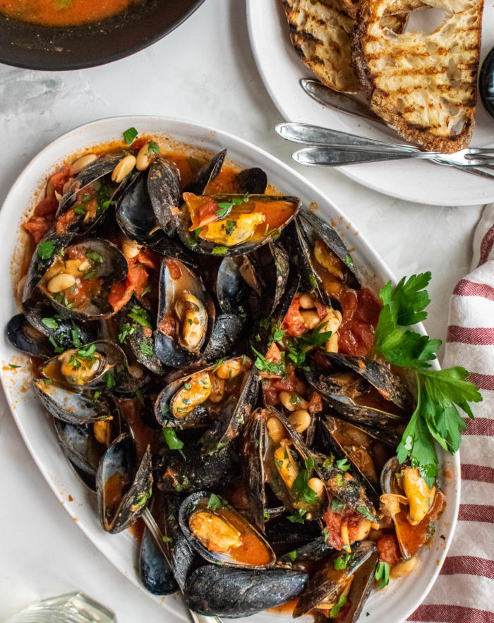 Mussels with Tomatoes and Beans 