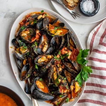 Mussels with Tomatoes and Beans