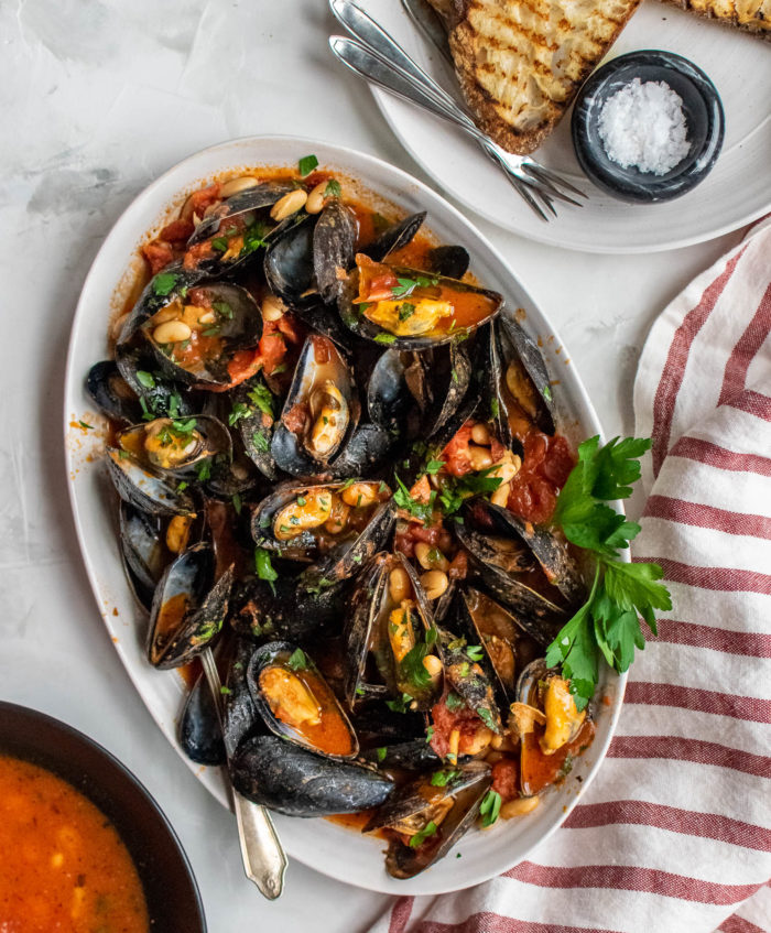 Mussels with Tomatoes and Beans 