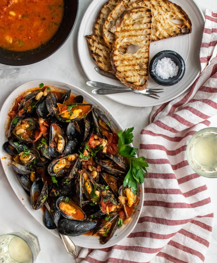 Mussels with Tomatoes and Beans 