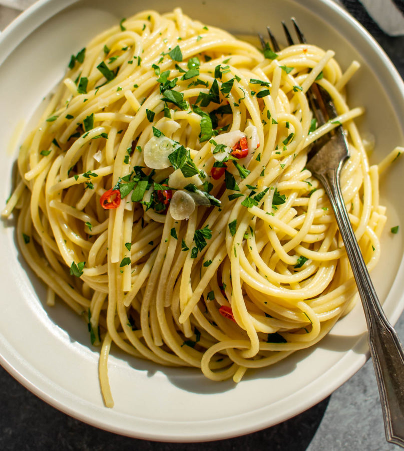 Aglio e Olio in a bowl.